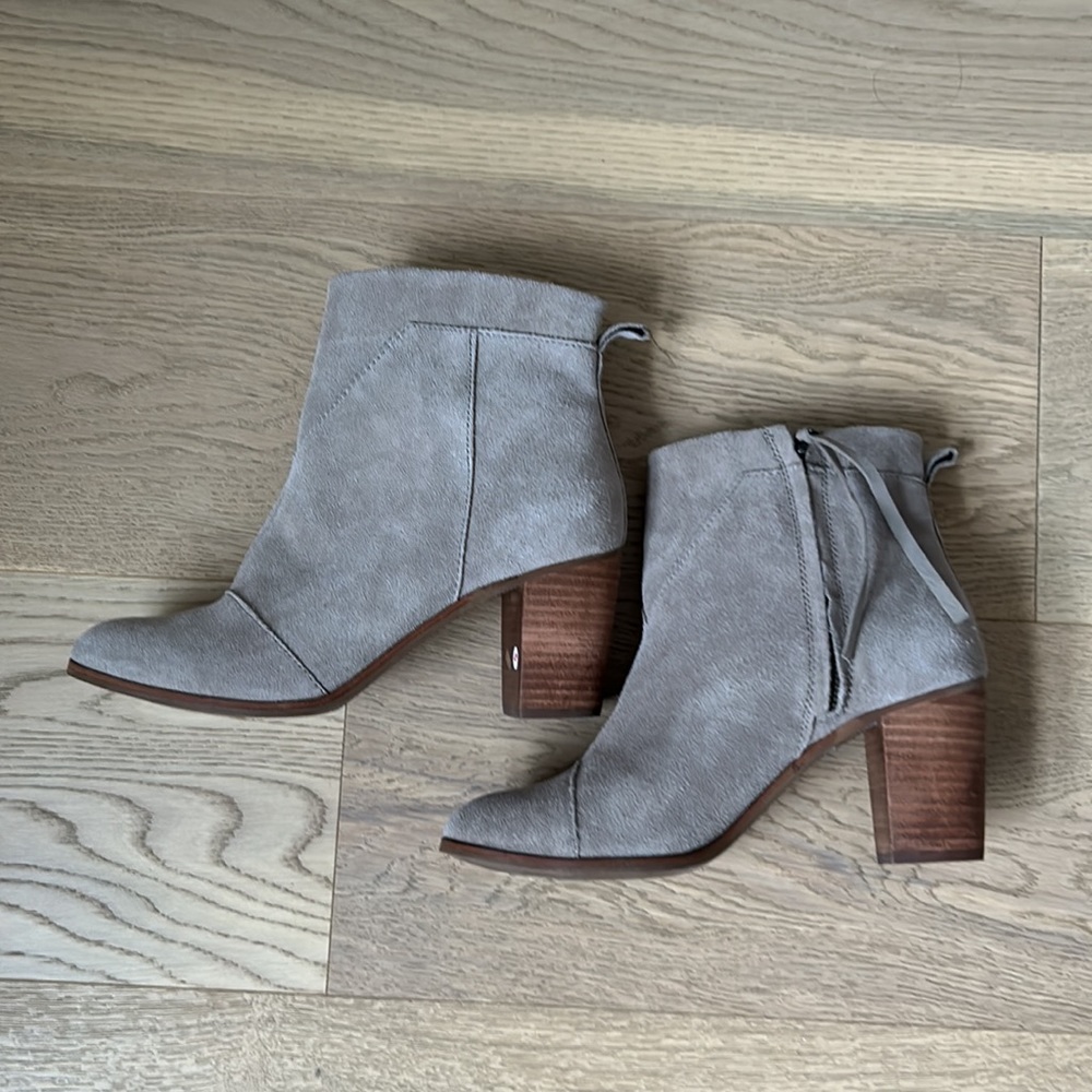 Toms suedes booties